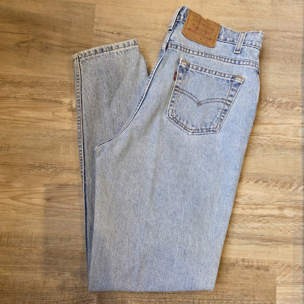 SOLDVintage 90s Levi Mom High Waisted Light Wash Jeans